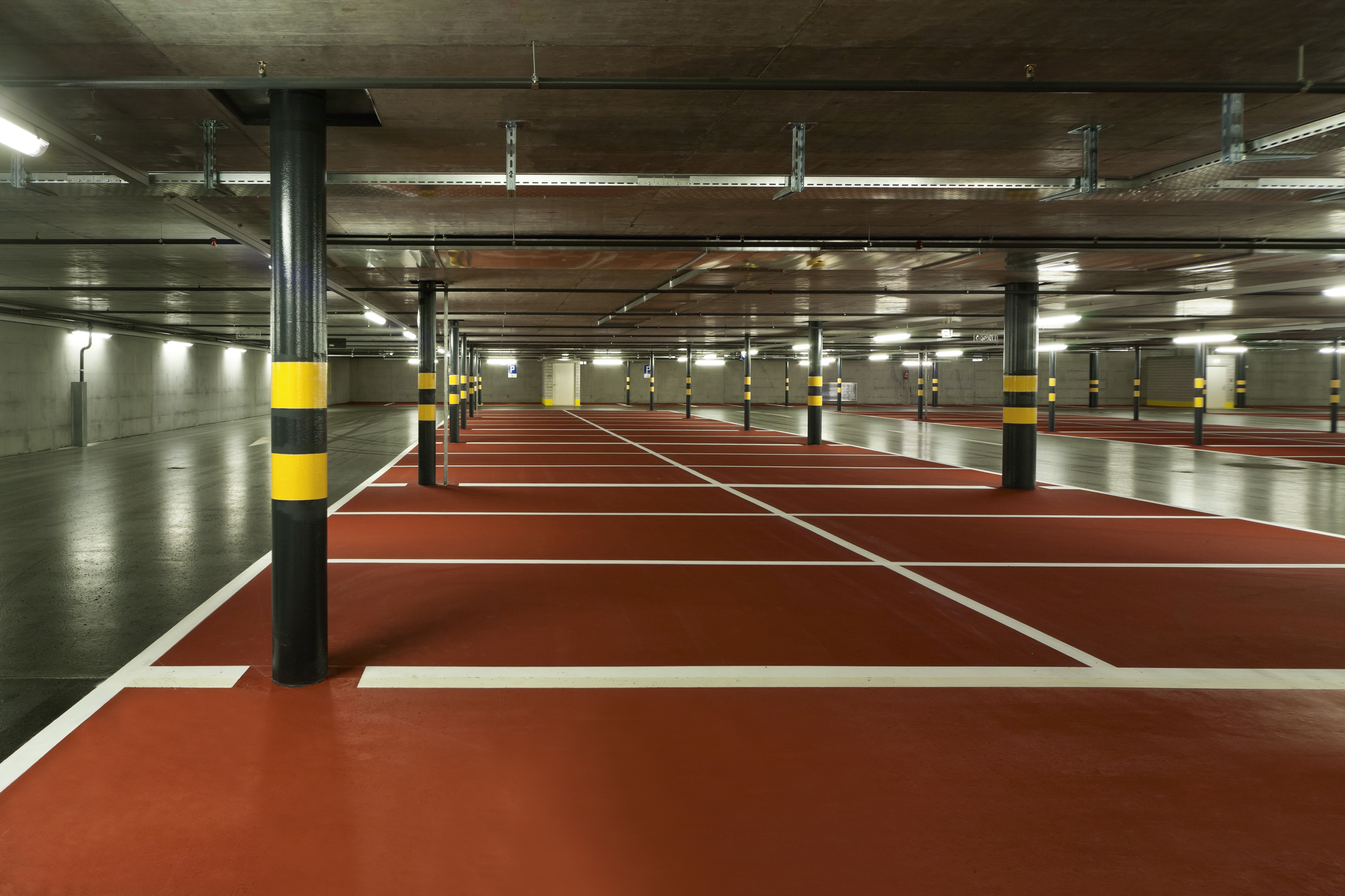 Bílý, další odstíny lze natónovat na přání zákazníka na tónovacích strojích.